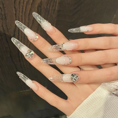 Unghie Finte di Lusso Fatte a Mano con Strass Mandorla Lunga Stiletto Rosa Sfumato Ghiaccio Traslucido Perla Artificiale