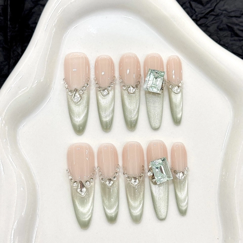 Handmade Mint Green Cat Eye Press On Nails Long Stiletto Artificial Gems Rhinestones Elegant Wearable Fake Nails For Women Daily Party Decor