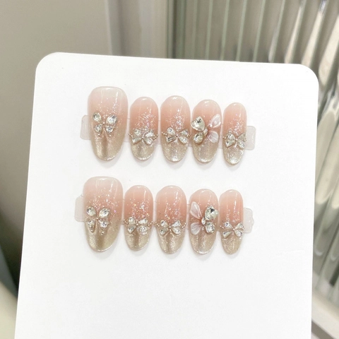 Unghie Finte a Pressione Artigianali Blush Sfumate Occhio di Gatto Farfalla Strass Perle Artificiali Ovale Medio Unghie Eleganti