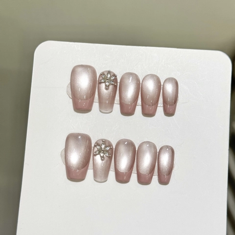 Unghie Finte Fatte a Mano Rosa French Occhio di Gatto Con Polvere Aurora Decorazioni Floreali con Strass Forma Ballerina