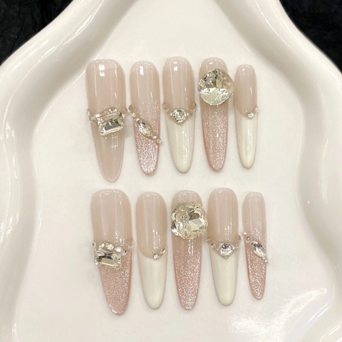 Resin Rhinestone Artificial Pearl Press On Nails Nude Pink Cat Eye Long Stiletto False Nails For Party Wedding Women