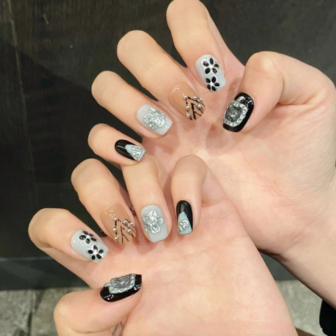 Handmade 3D Silver Flower Press On Nails Short Ballet Style Black Gray Mauve Mix Color Full Cover Artificial Nail Set Women