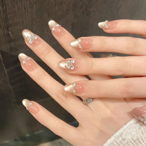 Unghie Finte Artigianali Effetto Occhio di Gatto Con Farfalla 3D Strass Rosa Nudo Oro Champagne Sfumate per Donna Festa Quotidiana