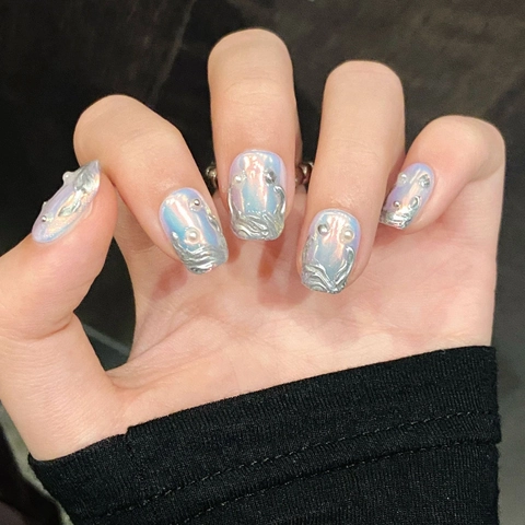 Uñas Postizas Hechas a Mano Mercury Aurora Irisado Con Líneas de Metal Fluido 3D y Perla Artificial Y2K para Mujer