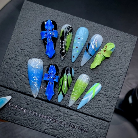 Handmade 3D Relief Blue Flower Press On Nails Stiletto Luxury Gradient Artistic Green Leaf Artificial Nails For Women