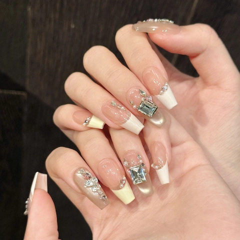 Unghie Finte Artigianali Francesi Occhio di Gatto Con Decorazione Cuore di Strass Perla Artificial Rosa Cipria Bianco Crema per Donna