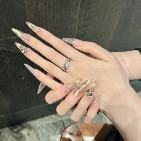 Unghie Finte Fatte a Mano Occhio di Gatto Champagne Lungo Stiletto Lusso Strass K9 Gioielli Cuore Fiocco 3D