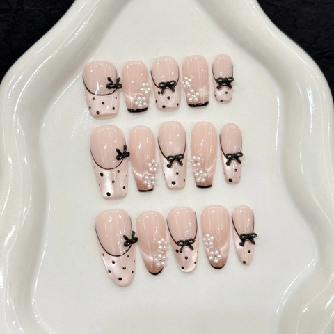 Unghie Finte a Pressione Francesi Pois Fiocco Fatte a Mano Con Perle Artificiali Rosa Nudo Occhio di Gatto da Donna