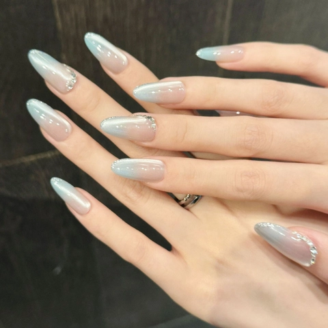 Unghie a Pressione Fatte a Mano con Gradiente Blu Occhio di Gatto con Strass Glitter Ovali a Mandorla per Manicure Quotidiana Donna