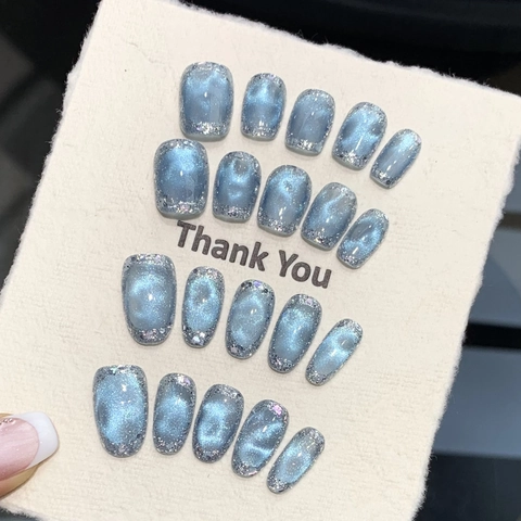 Uñas Postizas Hechas a Mano Azul Hielo Ojo de Gato Diamantes de Imitación Plata Brillo Uñas Artificiales para Decoración de Manicura Mujer