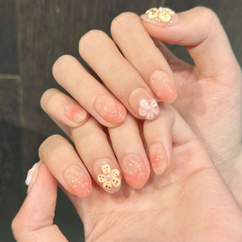 Unghie Finte 3D Fatte a Mano con Fiori Sfumatura Rosa Pesca Ovali Corte con Künstliche Perle per Donna Vacanze Estive al Mare