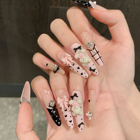Faux Ongles à Presser Faits à la Main Rose Noir Ours 3D Nœud Avec Strass Motif Grille Style Sweet Cool pour Femmes