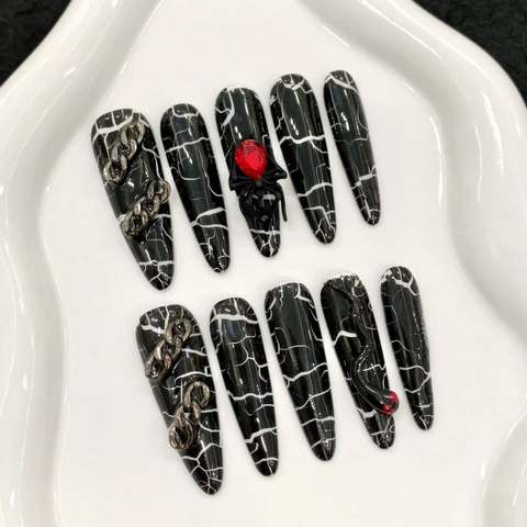 Handgefertigte Gothic Press On Nails Schwarz Weiß Marmor Riss Stiletto Künstliche Fingernägel Mit 3D Spinne Schlange Strass Damen