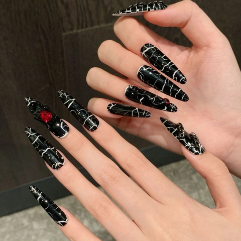 Handgefertigte Gothic Press On Nails Schwarz Weiß Marmor Riss Stiletto Künstliche Fingernägel Mit 3D Spinne Schlange Strass Damen
