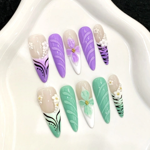 Unghie Finte Fatte a Mano Lunghe Stiletto 3D Rilievo Fiore Stampa Zebra Viola Verde Resina Perla Artificiale Donna