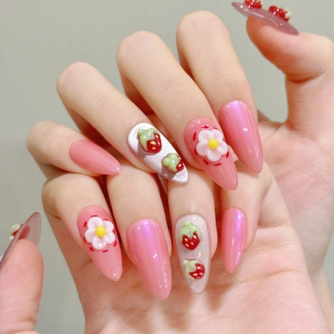 Unghie Finte Fatte a Mano con Fragola e Fiori 3D Rosa Perlato Forma a Mandorla Unghie Riutilizzabili con Colla Donna