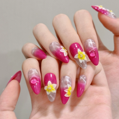 Unghie Finte Fatte a Mano Occhio di Gatto Sfumate Magenta Argento Con Fiori 3D e Gocce d'Acqua Forma a Mandorla Donna