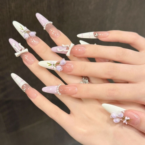 Handgefertigte 3D Tulpe Lavendelviolett Aufklebbare Nägel Lange Stiletto Elegante Künstliche Perle Schmetterling Bogen Damen