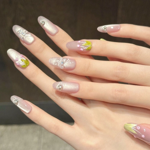Unghie Finte a Pressione Tulipano Viola Farfalla 3D Occhio di Gatto Fatto a Mano Elegante Perla Artificial Strass Manicure Donna