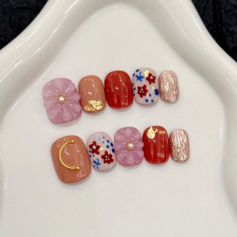 Handmade Press On Nails Set 3D Floral Artificial Pearl Gold Foil Design Japanese Sweet Short Round False Nails For Women Decoration