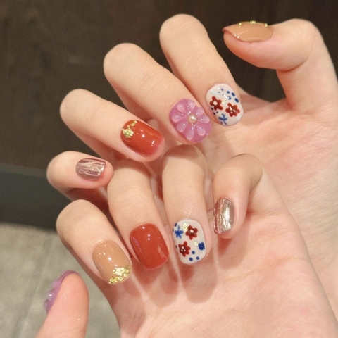Handmade Press On Nails Set 3D Floral Artificial Pearl Gold Foil Design Japanese Sweet Short Round False Nails For Women Decoration