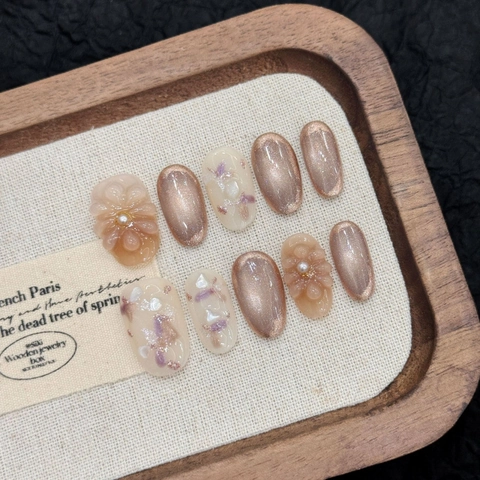 Handmade Champagne Cat Eye Press On Nails With 3D Relief Floral Artificial Pearl Shell Decor Short Oval Fake Nails For Women