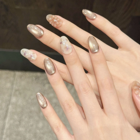 Handmade Champagne Cat Eye Press On Nails With 3D Relief Floral Artificial Pearl Shell Decor Short Oval Fake Nails For Women