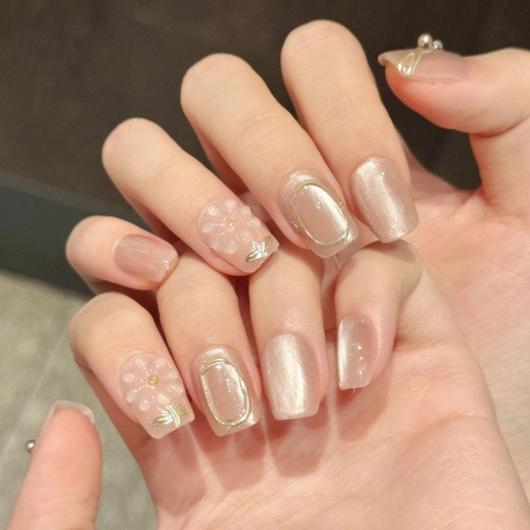 Unghie Finte 3D a Forma di Fiore Fatte a Mano Rosa Nude Occhio di Gatto Corte Quadrate Con Künstliche Perle Strass Manicure