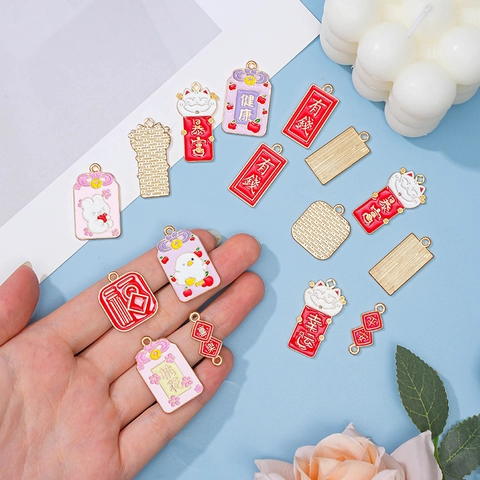 Pendenti in Lega Smaltata Gatto della Fortuna Omamori Ciondoli Auspiciosi Targhette per Creazione Gioielli DIY Collana