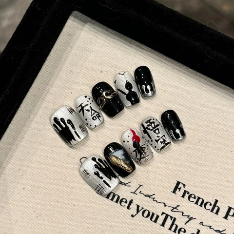Handmade Dark Chinese Myth Style Press On Nails With Golden Hoop Metal Decor 3D Calligraphy Art For Women False Nails