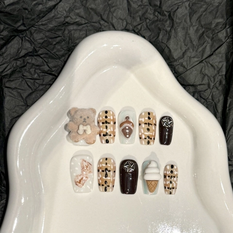 Uñas Postizas Hechas a Mano Oso 3D Patrón de Cuadros Color Té con Leche Marrón Dulces Brillantes para Mujeres