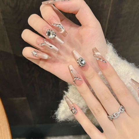 Unghie Finte Fatte a Mano Occhio di Gatto Forma a Bara e Mandorla con Decorazioni in Strass e Catena in Lega Gioielli Unghie Lusso