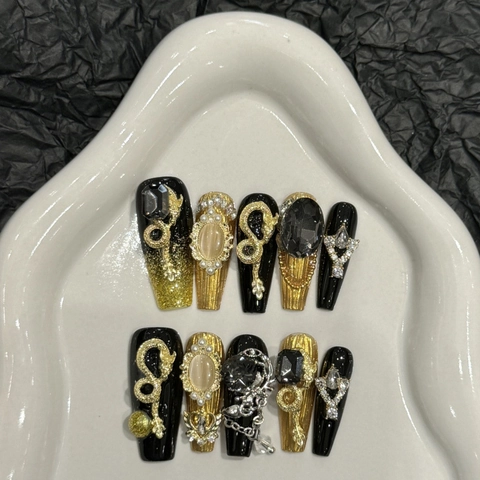 Uñas Postizas Press On De Lujo Hechas A Mano Negro Y Dorado Con Dije De Serpiente Strass Perla Artificial Ataúd Corto Para Mujer