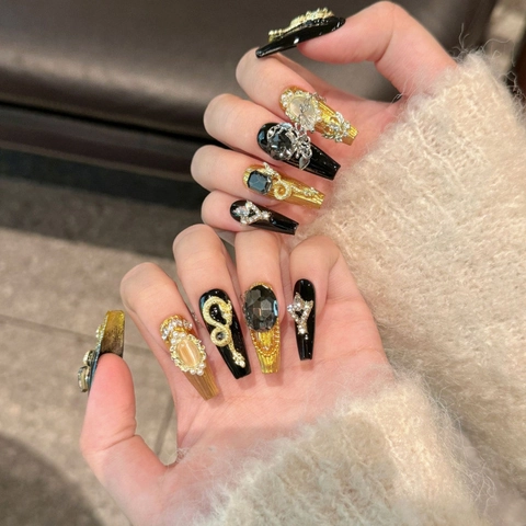 Uñas Postizas Press On De Lujo Hechas A Mano Negro Y Dorado Con Dije De Serpiente Strass Perla Artificial Ataúd Corto Para Mujer