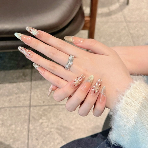 Handgefertigte Künstliche Fingernägel Feuerwerkmuster Nude Verlauf Mandelform Katzenaugen Strass Nägel Für Damen Nagelkunst