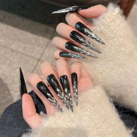 Handgefertigte Dark Silver Tree Nägel Zum Aufpressen Gothic Schwarz Stiletto Künstliche Nägel 3D Flüssigmetall Flammen Design Cyberpunk Y2K Lange Spitze Nägel Damen