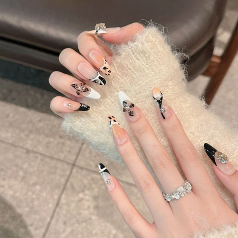Handgemaakte Plaknagels Set 10Stuks Lange Amandelvorm Frans Zwart Luipaard Amber Vlinder Strass Luxe Vrouwen