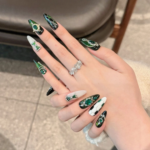 Emerald Green Phantom Handmade Press On Nails Stiletto Fake Nails With Rhinestone Artificial Gemstone Luxury Nails For Women