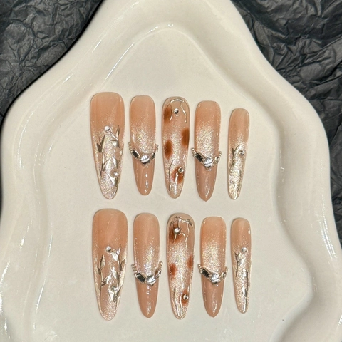 Handmade Cat Eye Press-on Nails For Women Long Stiletto Shape Luxury 3D Relief Rhinestone Amber Pattern Reusable Fake Nails