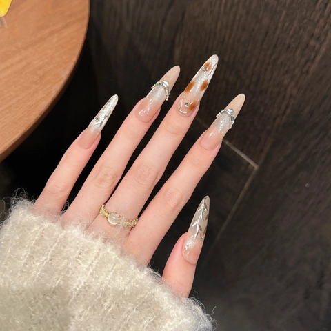 Handmade Cat Eye Press-on Nails For Women Long Stiletto Shape Luxury 3D Relief Rhinestone Amber Pattern Reusable Fake Nails