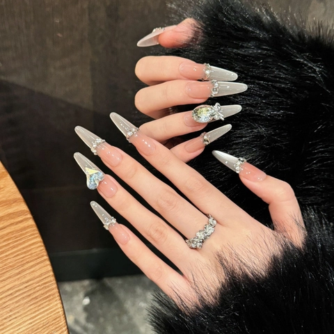 Unghie Finte Fatte a Mano Lunghe Stiletto Occhio di Gatto Rosa Nudo Sfumato Design Cuore Fiocco con Strass Manicure Moda Donna