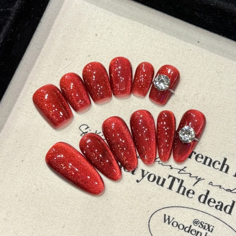 Faux Ongles Faits à la Main Rouge Œil de Chat Avec Ornement en Strass Luxe Ovale Trapèze Ongles Artificiels pour Femmes