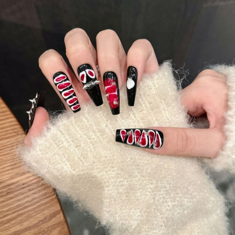 Uñas Postizas Hechas a Mano Estilo Gótico Oscuro Ataúd Largo Diseño Ojo de Sangre Piel de Serpiente Remache Strass para Mujer Halloween