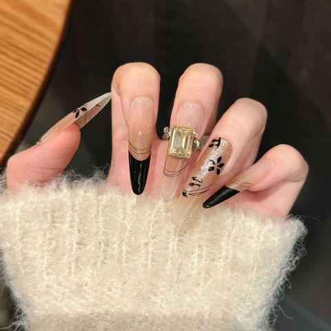 Faux Ongles Faits Main Luxe Occhio Di Gatto Long Stiletto Dégradé Noir Or Floral Strass Gemme 3D Ensemble De Faux Ongles Femme