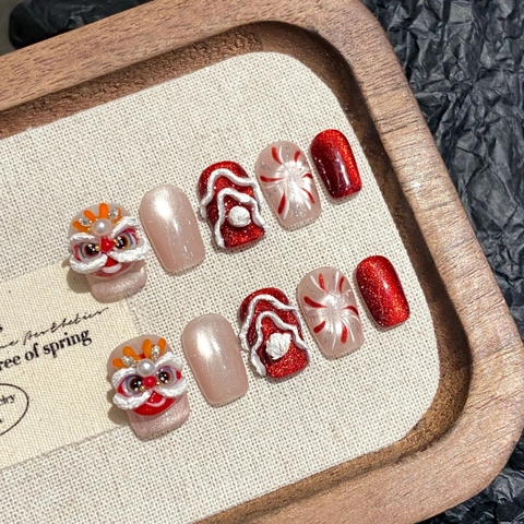 Uñas Postizas Hechas a Mano Diseño Danza Del León Año Nuevo Chino Relieve 3D Rojas Doradas Festivas Con Perlas Artificiales Y Diamantes De Imitación Mujer