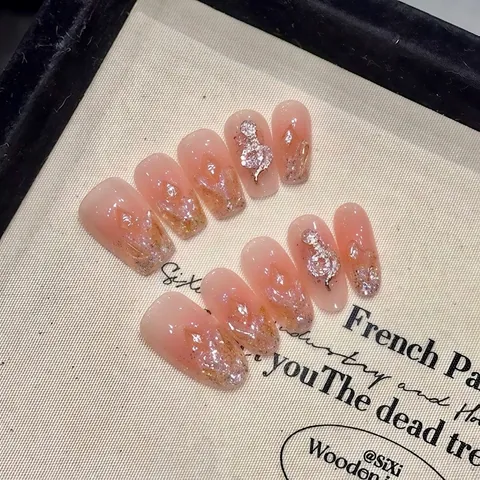 Handgefertigte Aurora Verlauf Aufpressnägel Mit 3D Schlange Musiknote Legierung Strass Charms Nude Rosa Falsche Nägel Für Damen