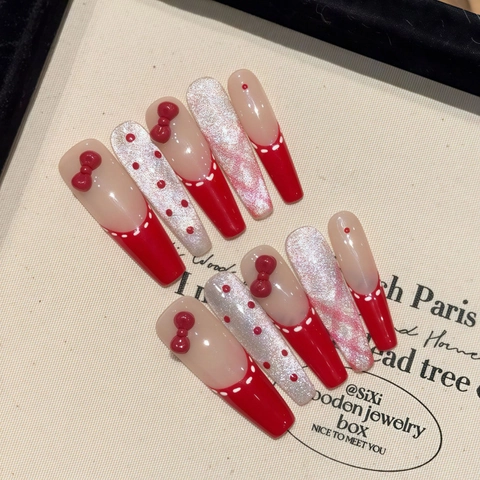 Handgefertigt Lange Coffin Künstliche Nägel Zum Aufkleben Weinrot Katzenauge Französischer Stil Mit 3D Schleife Gepunktet Damen Fake Nails