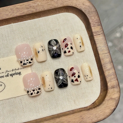 Handgefertigte 3D Blumen Leopard Muster Künstliche Fingernägel Kurz Quadratisch Wiederverwendbar Nagel Set Für Damen Alltag