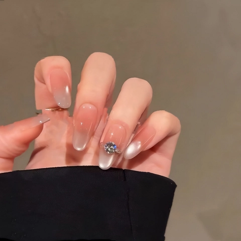 Handgefertigte Katzenauge Künstliche Nägel Verlauf Nude Rosa Elegant Französisch Mandel Kunstnägel Mit Strass Maniküre Für Damen