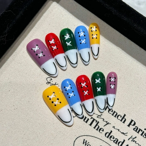 Handgemaakte Lange Amandel Kunstnagels Sneaker Ontwerp Veelkleurige Handgeschilderde Valse Nagels Voor Dames Dagelijkse DIY Nagelkunst